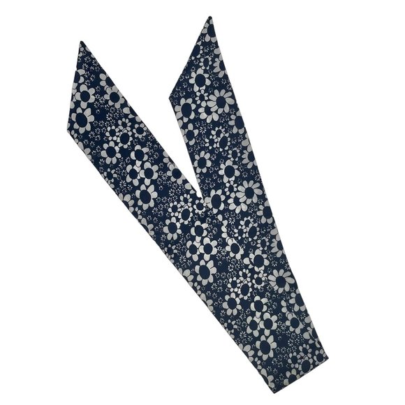 70s Flower Power Navy & White Daisy Print Accent Scarf - Picture 3 of 10
